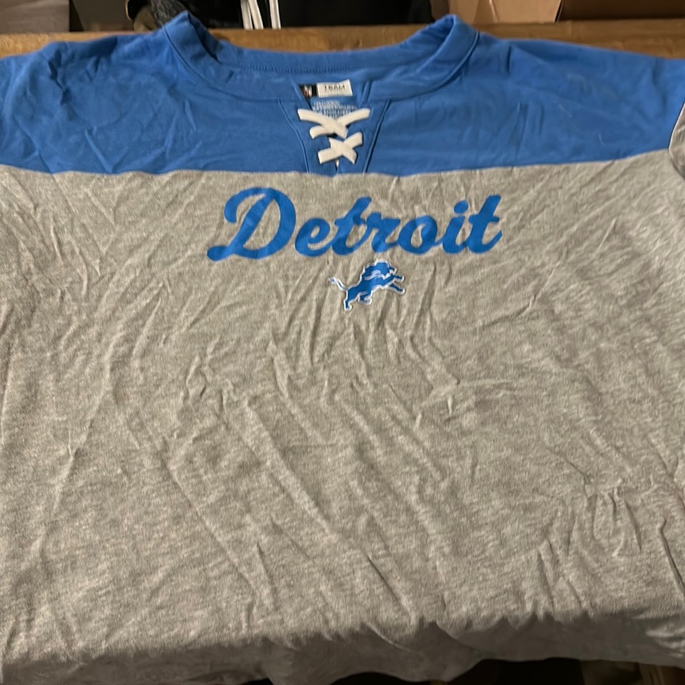 Brand new Women’s Detroit Lions long sleeve shirt